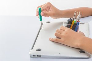 Laptop Screw Management