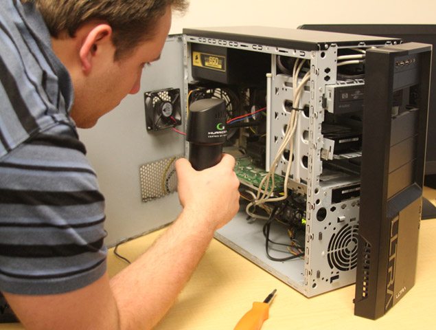 Derrick using the O2 Hurricane Computer Duster