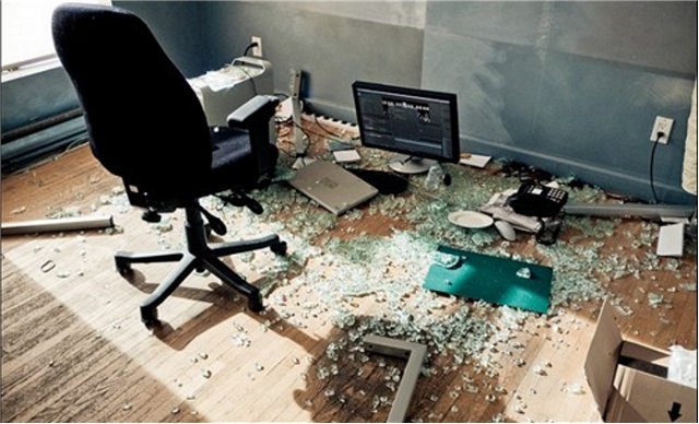 9696_computer%20crash2.jpg