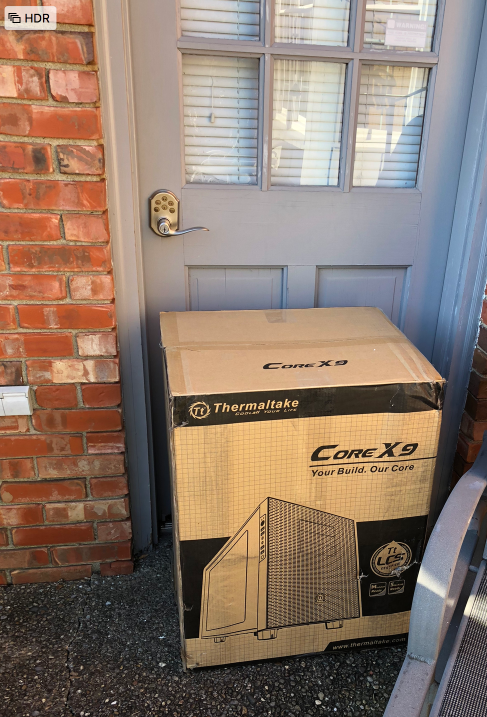 thermaltake_core_x9_in_box_by_door.png